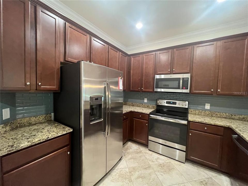 For Rent: $1,995 (3 beds, 2 baths, 1879 Square Feet)