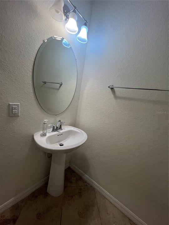 For Rent: $1,995 (3 beds, 2 baths, 1879 Square Feet)