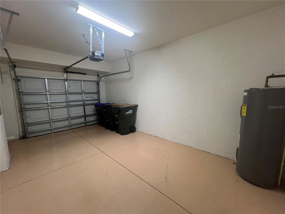 For Rent: $1,995 (3 beds, 2 baths, 1879 Square Feet)