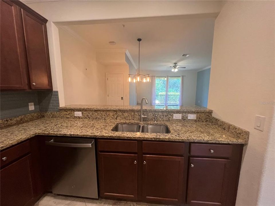 For Rent: $1,995 (3 beds, 2 baths, 1879 Square Feet)