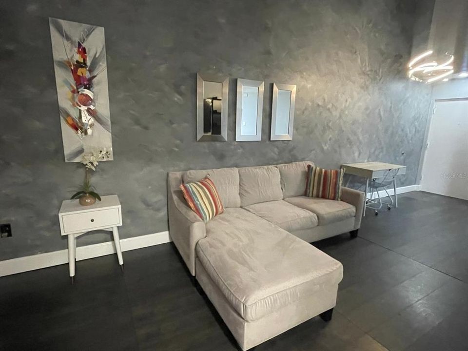 For Rent: $1,450 (1 beds, 1 baths, 675 Square Feet)