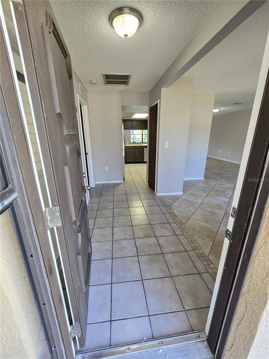 合同活跃: $239,900 (3 贝兹, 2 浴室, 1566 平方英尺)