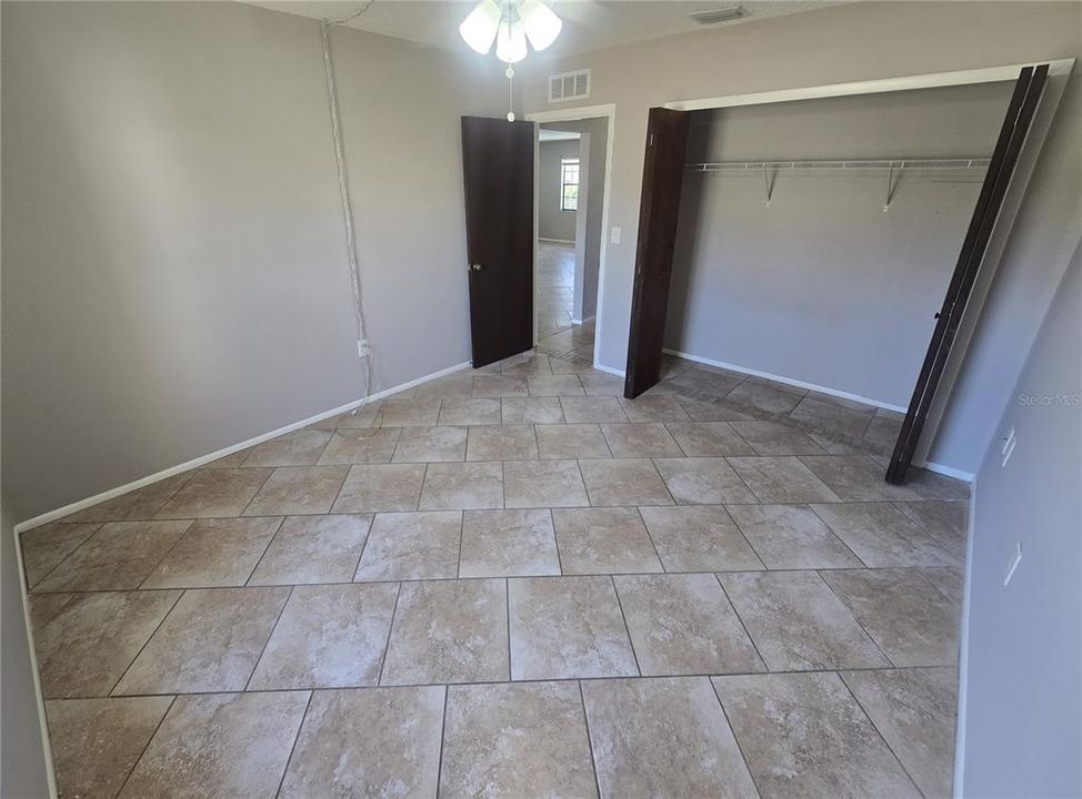 合同活跃: $239,900 (3 贝兹, 2 浴室, 1566 平方英尺)