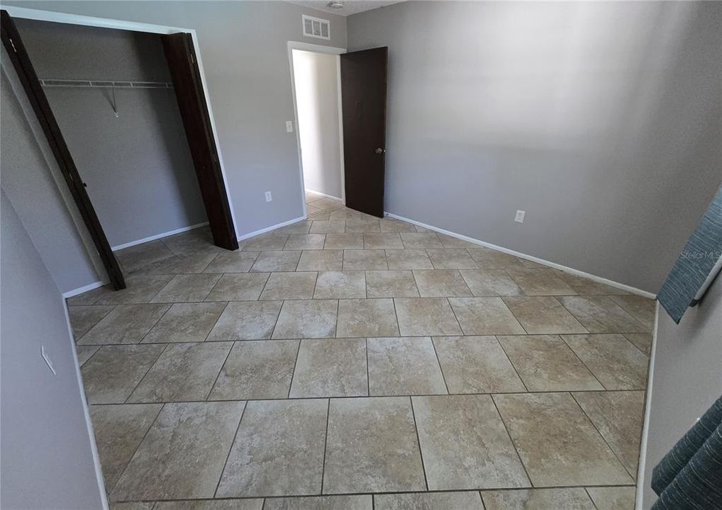 合同活跃: $239,900 (3 贝兹, 2 浴室, 1566 平方英尺)