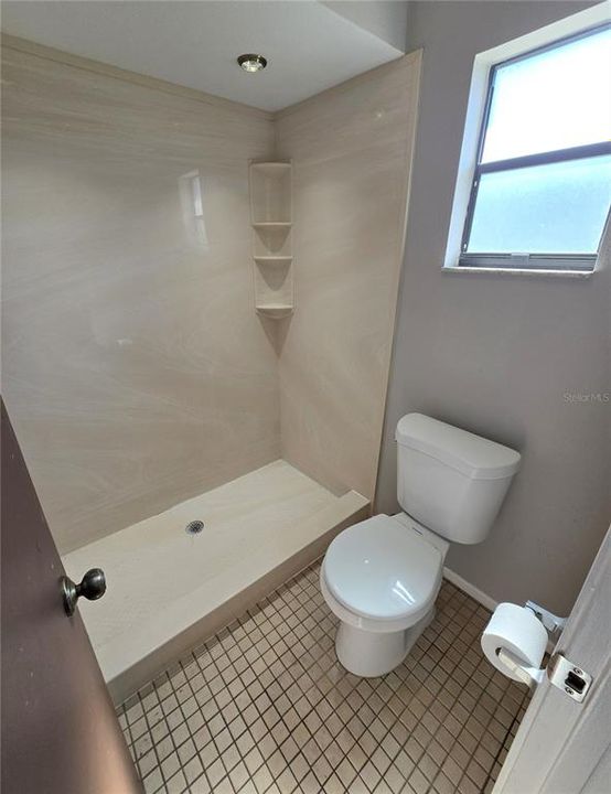 合同活跃: $239,900 (3 贝兹, 2 浴室, 1566 平方英尺)