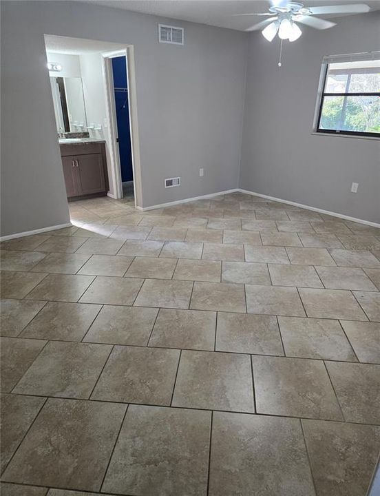 合同活跃: $239,900 (3 贝兹, 2 浴室, 1566 平方英尺)