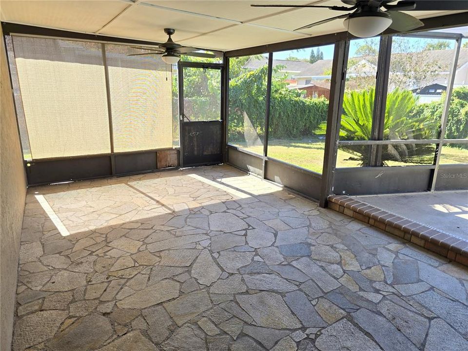 合同活跃: $239,900 (3 贝兹, 2 浴室, 1566 平方英尺)