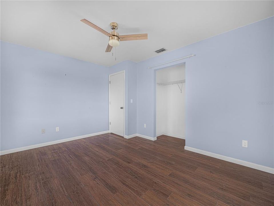 待售: $213,800 (3 贝兹, 1 浴室, 925 平方英尺)