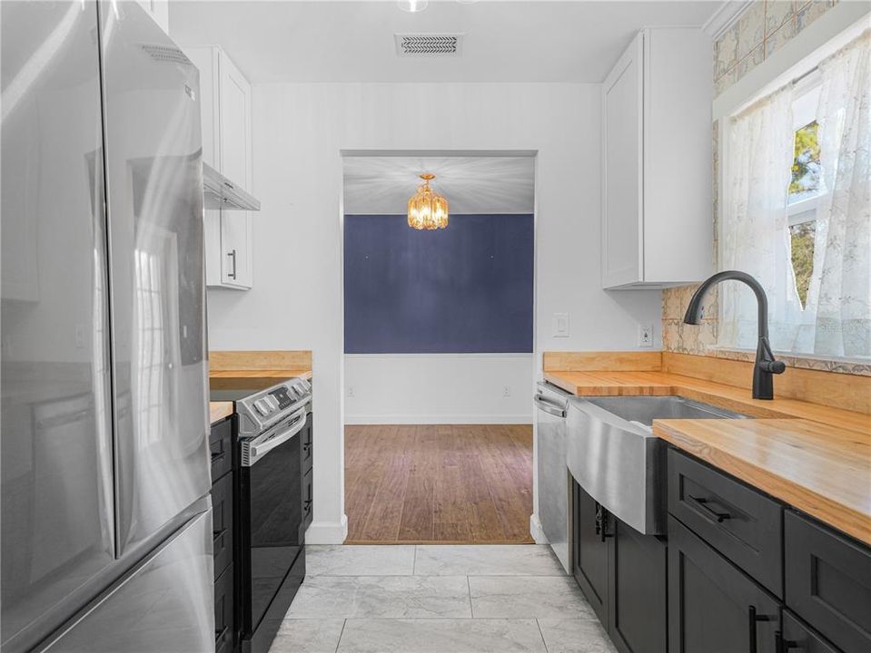 待售: $213,800 (3 贝兹, 1 浴室, 925 平方英尺)