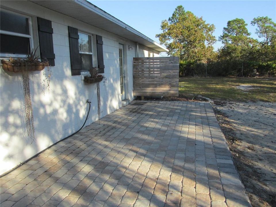 待售: $213,800 (3 贝兹, 1 浴室, 925 平方英尺)