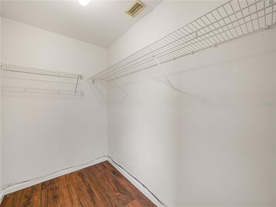 待售: $213,800 (3 贝兹, 1 浴室, 925 平方英尺)