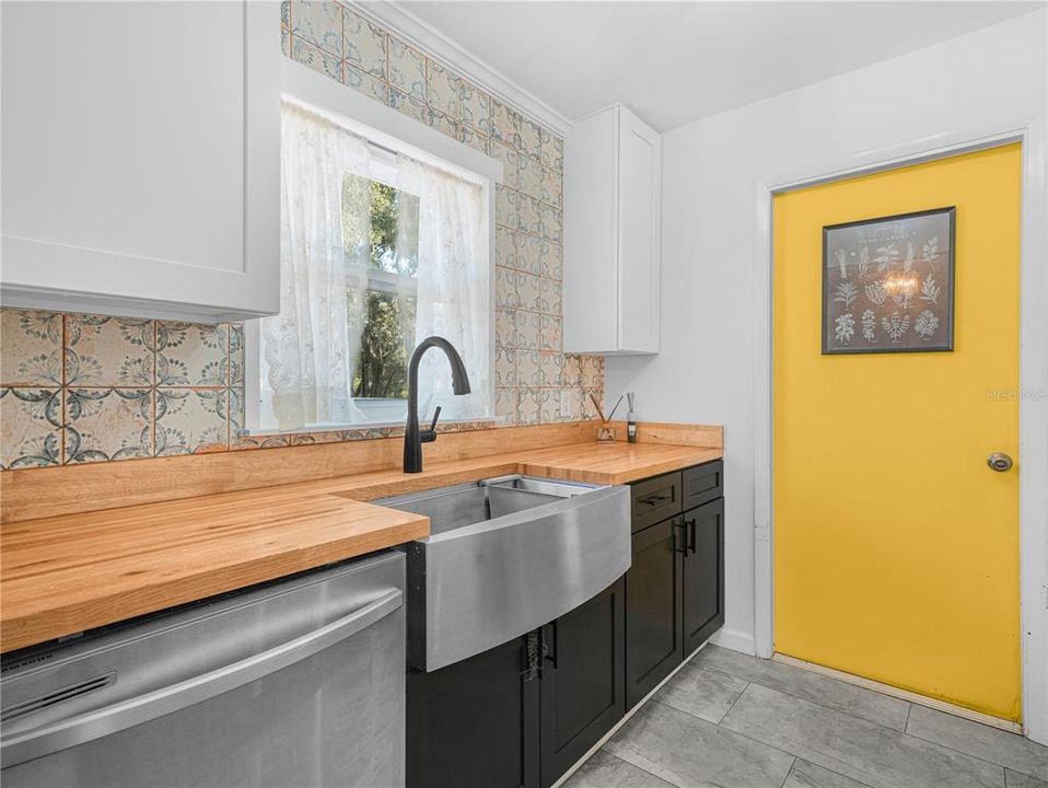 待售: $213,800 (3 贝兹, 1 浴室, 925 平方英尺)