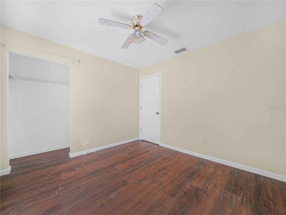 待售: $213,800 (3 贝兹, 1 浴室, 925 平方英尺)