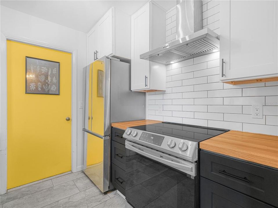 待售: $213,800 (3 贝兹, 1 浴室, 925 平方英尺)