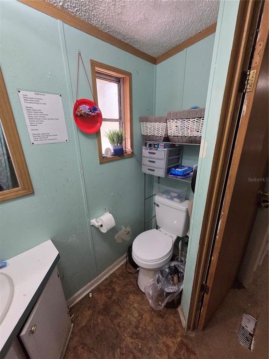 For Sale: $200,000 (5 beds, 4 baths, 1868 Square Feet)