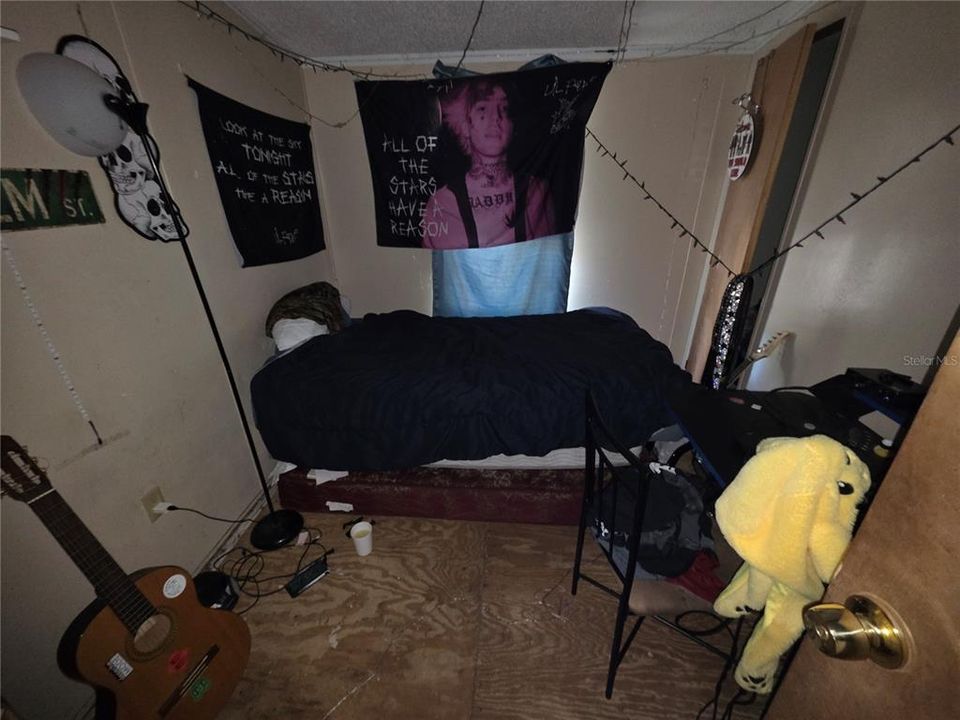 For Sale: $200,000 (5 beds, 4 baths, 1868 Square Feet)