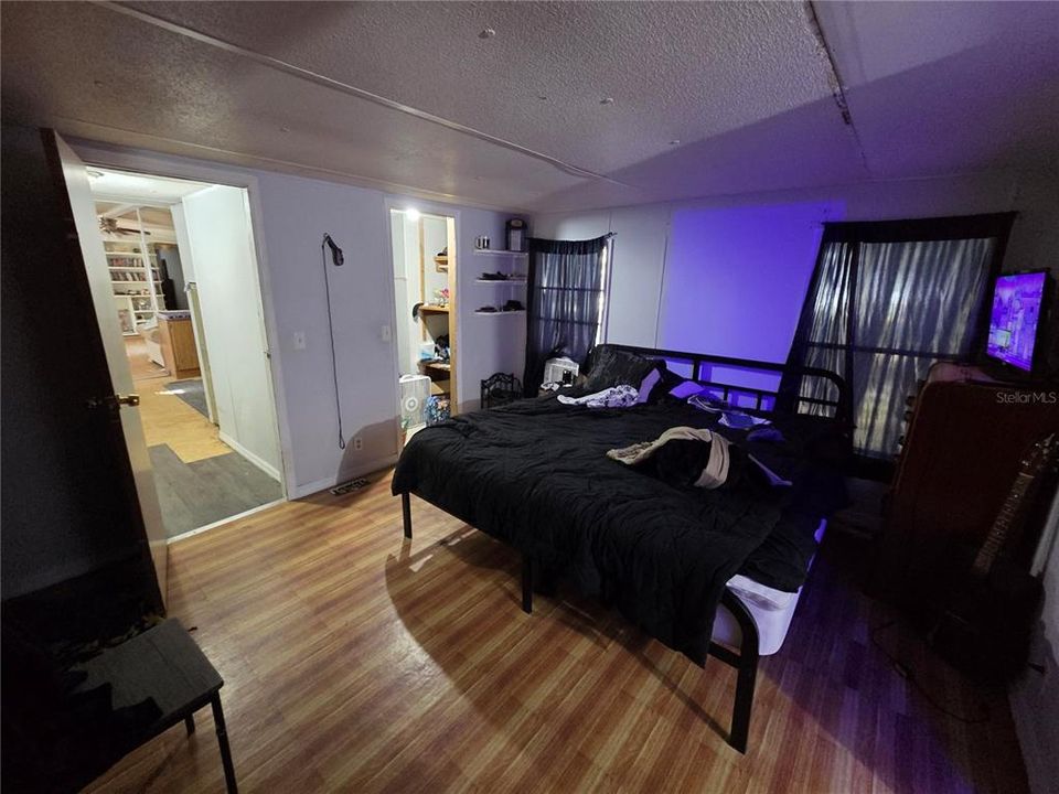 For Sale: $200,000 (5 beds, 4 baths, 1868 Square Feet)