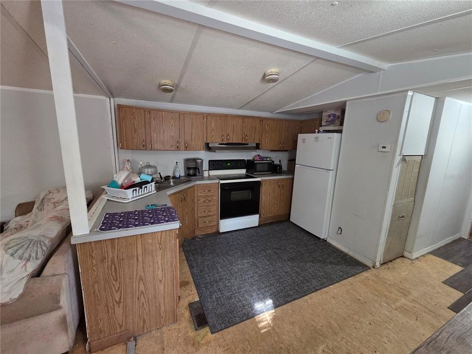 For Sale: $200,000 (5 beds, 4 baths, 1868 Square Feet)