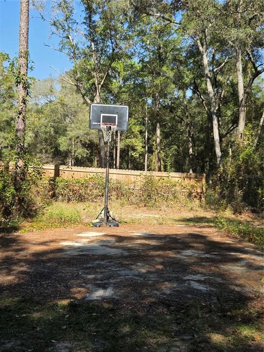 For Sale: $200,000 (5 beds, 4 baths, 1868 Square Feet)