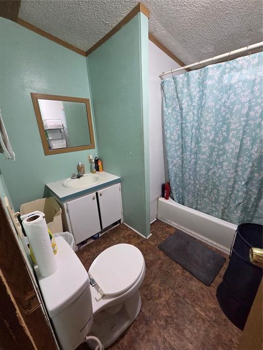 For Sale: $200,000 (5 beds, 4 baths, 1868 Square Feet)