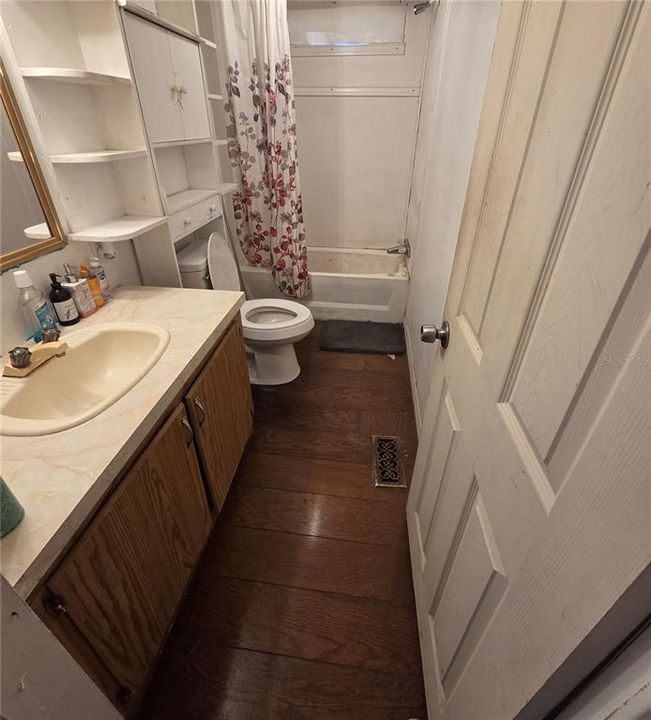 For Sale: $200,000 (5 beds, 4 baths, 1868 Square Feet)