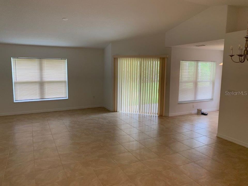 En Venta: $315,000 (3 camas, 2 baños, 1389 Pies cuadrados)