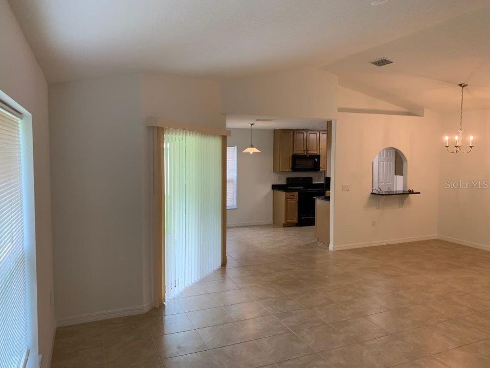 En Venta: $315,000 (3 camas, 2 baños, 1389 Pies cuadrados)