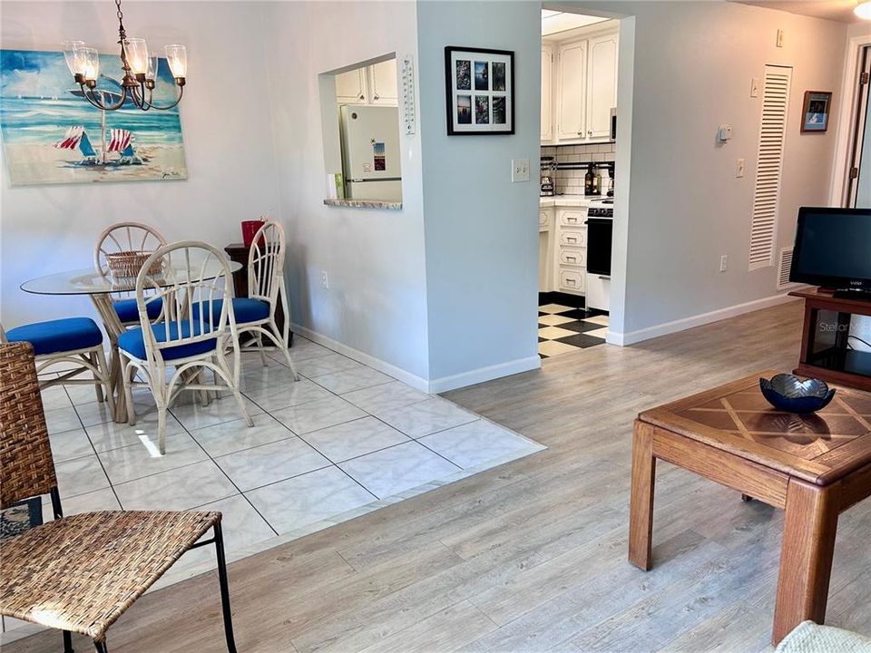 待售: $79,500 (1 贝兹, 1 浴室, 585 平方英尺)