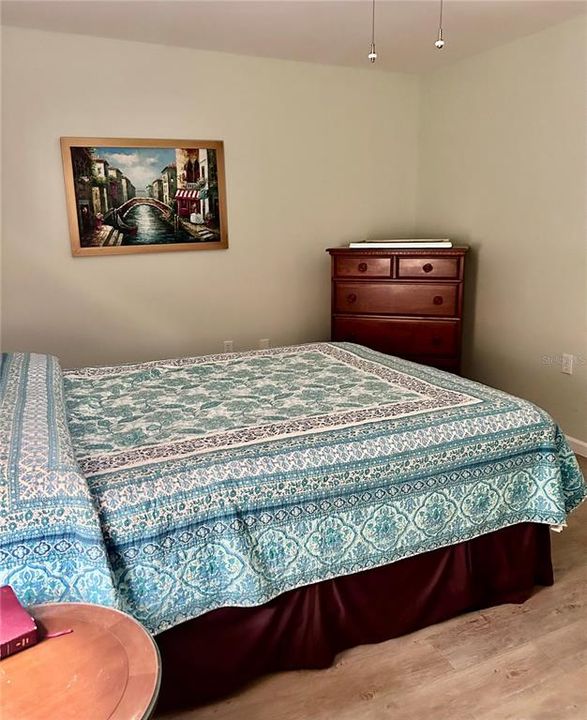 待售: $79,500 (1 贝兹, 1 浴室, 585 平方英尺)