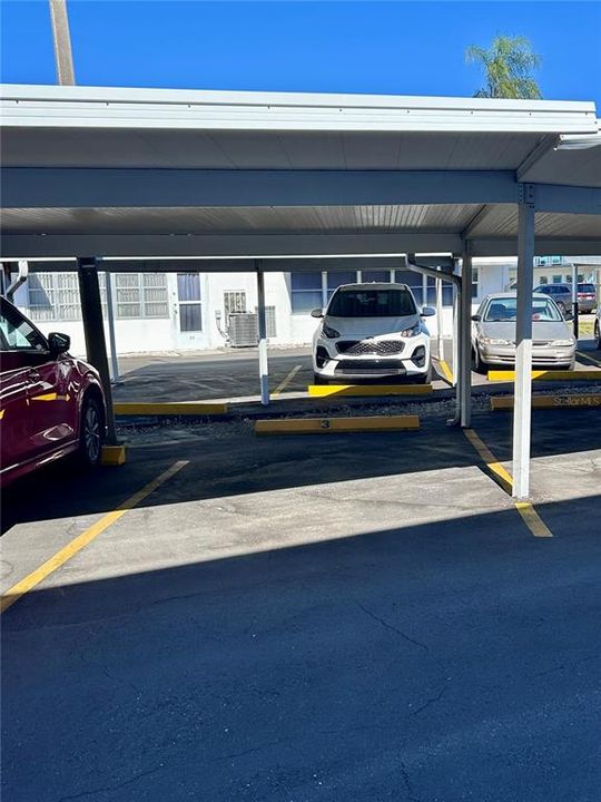 待售: $79,500 (1 贝兹, 1 浴室, 585 平方英尺)