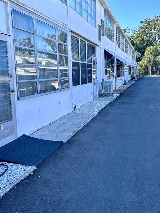 待售: $79,500 (1 贝兹, 1 浴室, 585 平方英尺)