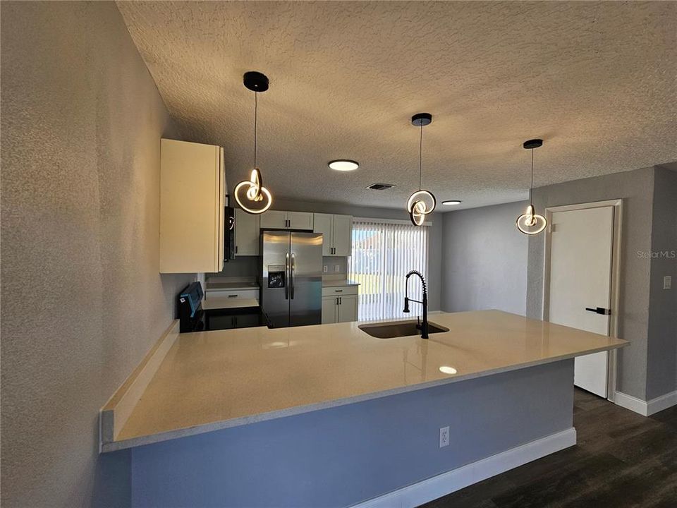 На продажу: $259,000 (4 спален, 2 ванн, 1270 Квадратных фут)