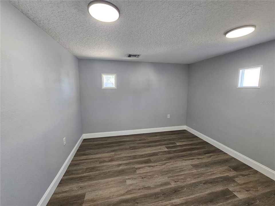 На продажу: $259,000 (4 спален, 2 ванн, 1270 Квадратных фут)