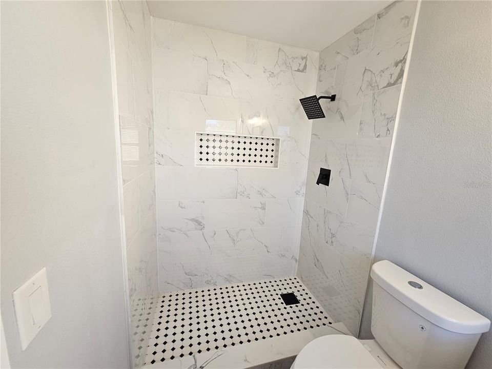 На продажу: $259,000 (4 спален, 2 ванн, 1270 Квадратных фут)