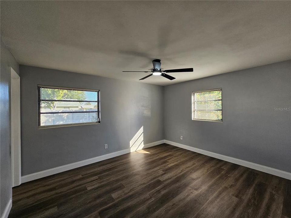 На продажу: $259,000 (4 спален, 2 ванн, 1270 Квадратных фут)