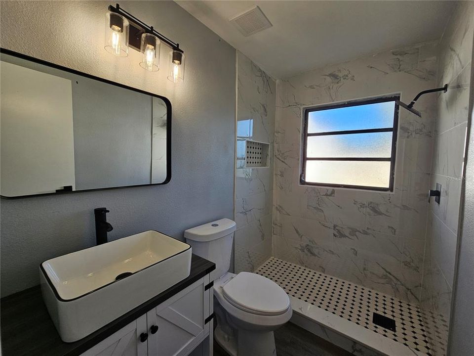 На продажу: $259,000 (4 спален, 2 ванн, 1270 Квадратных фут)