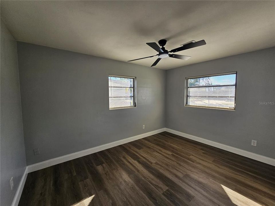 На продажу: $259,000 (4 спален, 2 ванн, 1270 Квадратных фут)