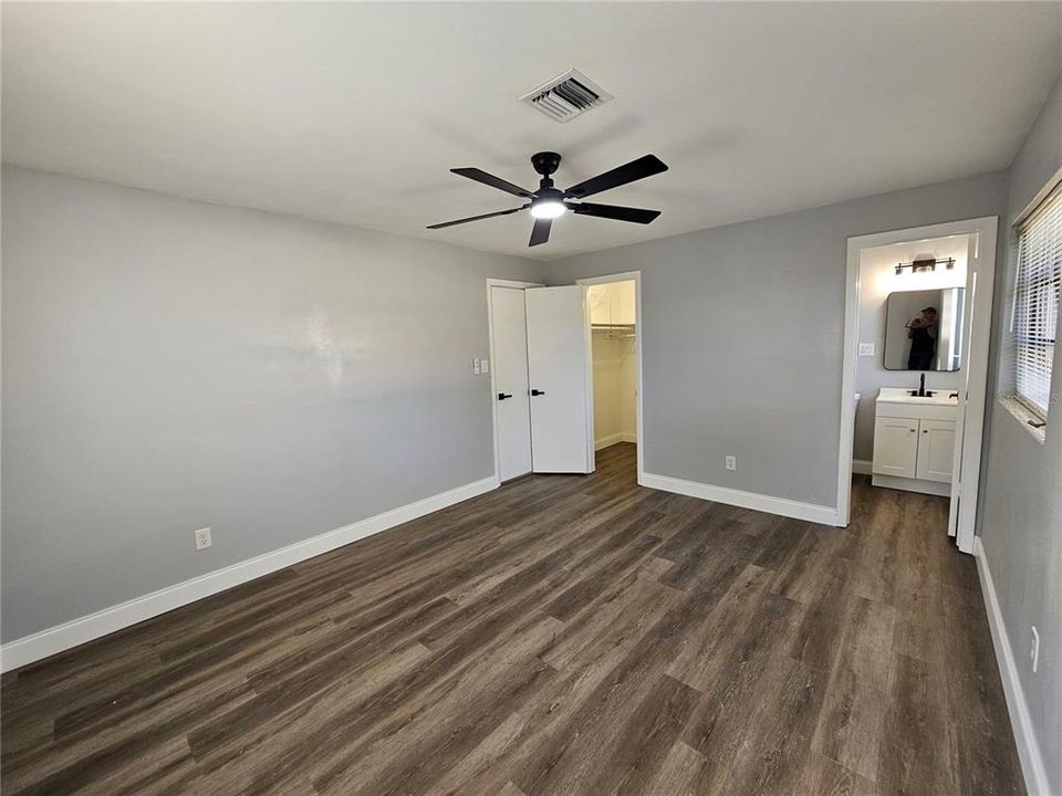 На продажу: $259,000 (4 спален, 2 ванн, 1270 Квадратных фут)