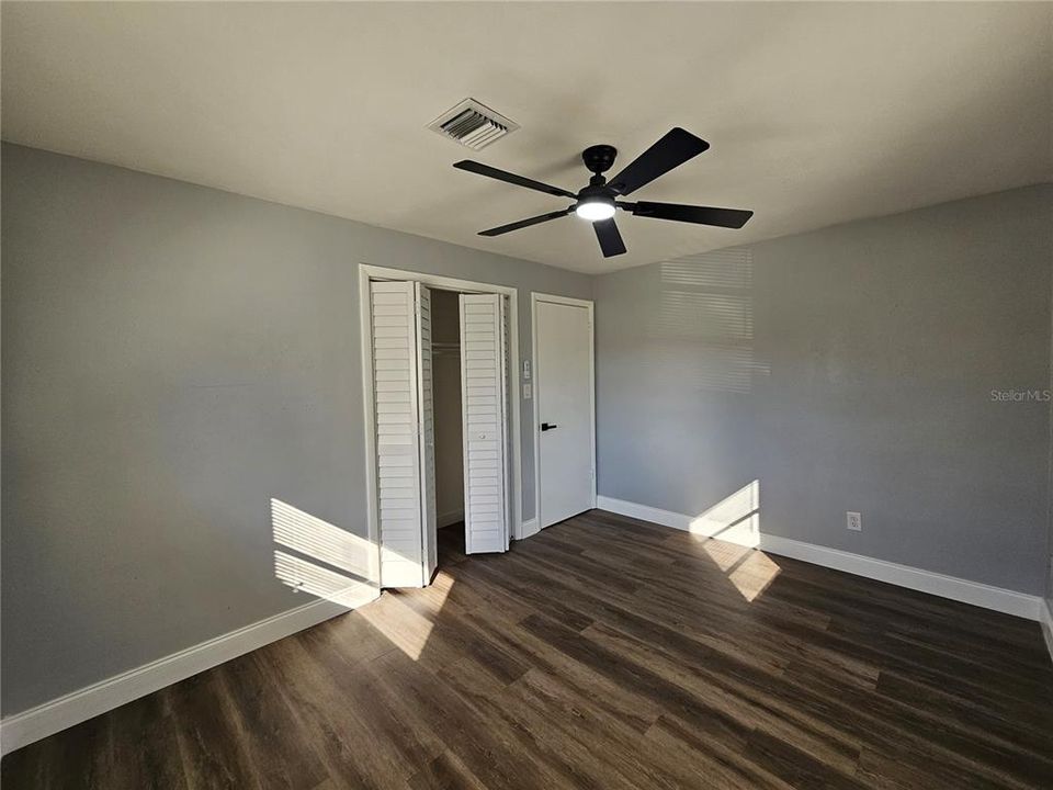 На продажу: $259,000 (4 спален, 2 ванн, 1270 Квадратных фут)