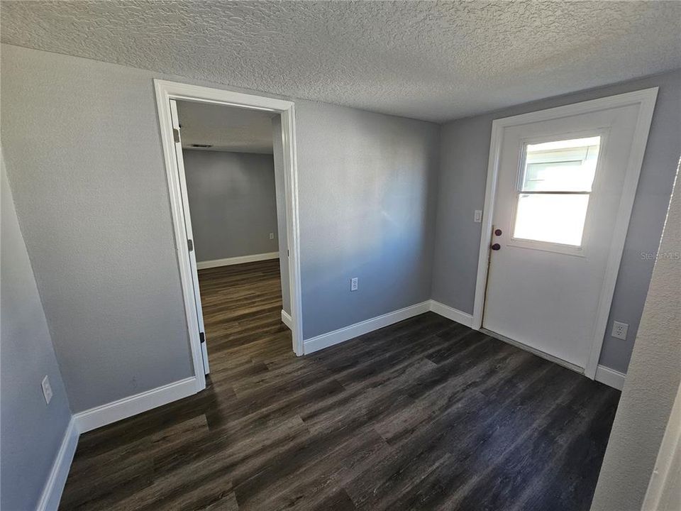 На продажу: $259,000 (4 спален, 2 ванн, 1270 Квадратных фут)