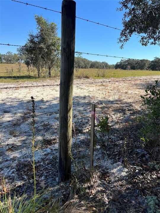 待售: $70,000 (1.37 acres)