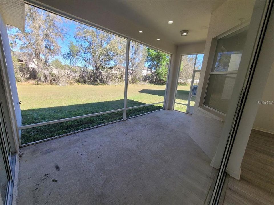 合同活跃: $2,200 (2 贝兹, 2 浴室, 1760 平方英尺)