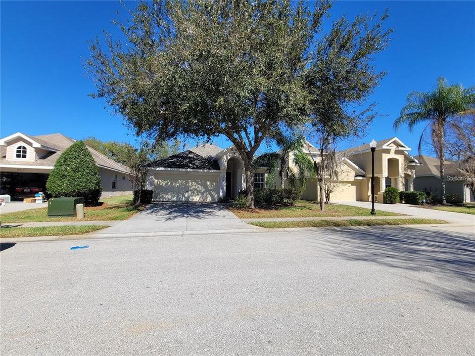 合同活跃: $2,200 (2 贝兹, 2 浴室, 1760 平方英尺)