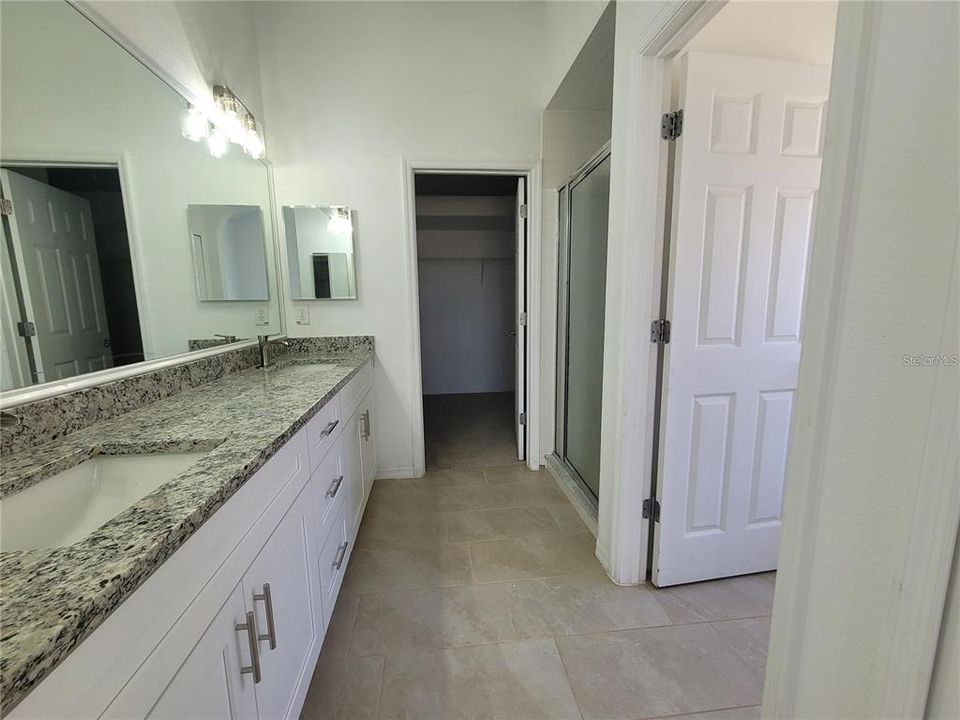 合同活跃: $2,200 (2 贝兹, 2 浴室, 1760 平方英尺)