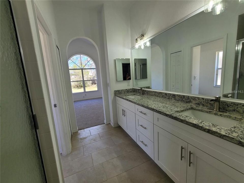 合同活跃: $2,200 (2 贝兹, 2 浴室, 1760 平方英尺)