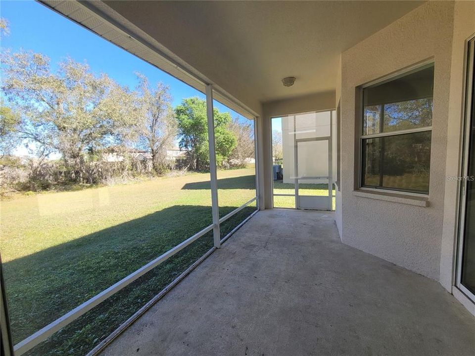 合同活跃: $2,200 (2 贝兹, 2 浴室, 1760 平方英尺)