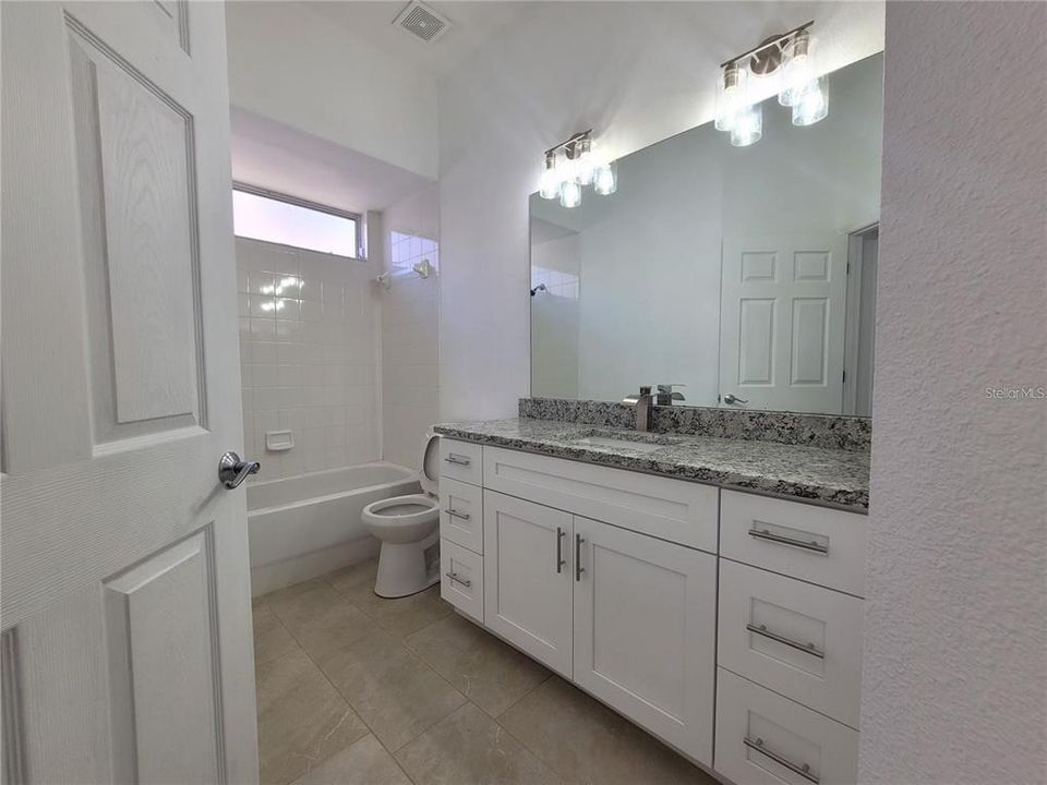 合同活跃: $2,200 (2 贝兹, 2 浴室, 1760 平方英尺)