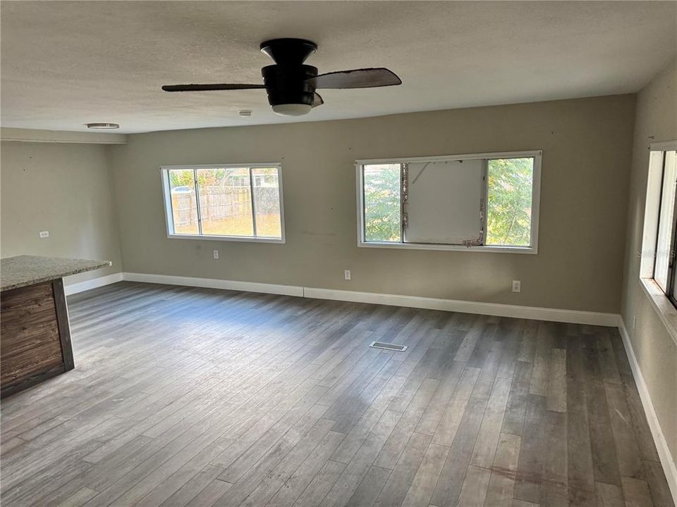 待售: $250,000 (2 贝兹, 2 浴室, 1152 平方英尺)