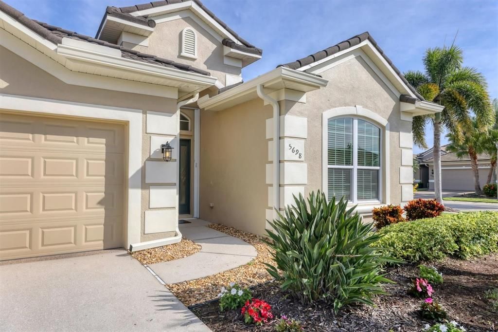 For Sale: $469,000 (3 beds, 2 baths, 2186 Square Feet)