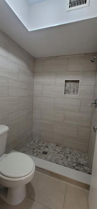 出租: $1,600 (2 贝兹, 2 浴室, 834 平方英尺)